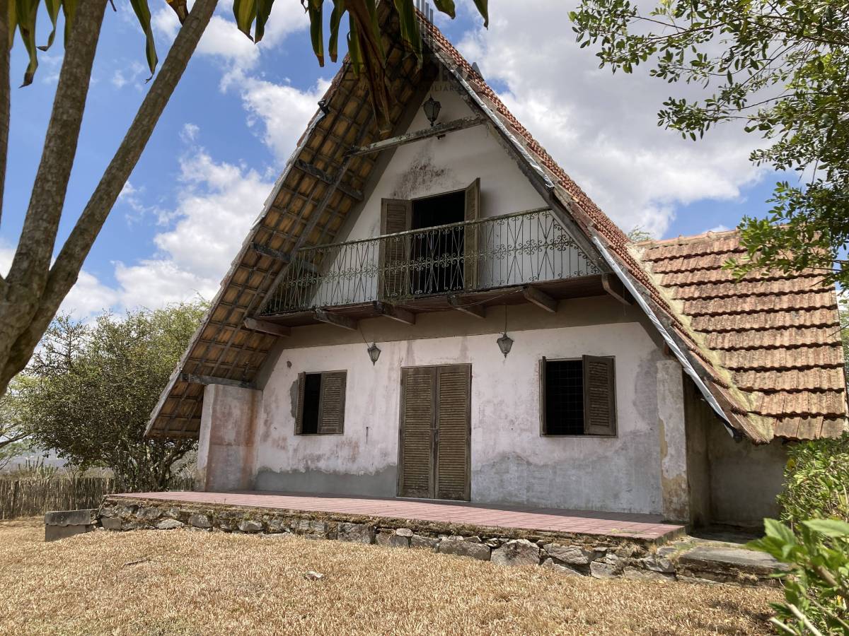 Casa 4 quartos com terreno de 1700m², próximo ao rei da coxinha,Ebenezer, Gravatá-PE